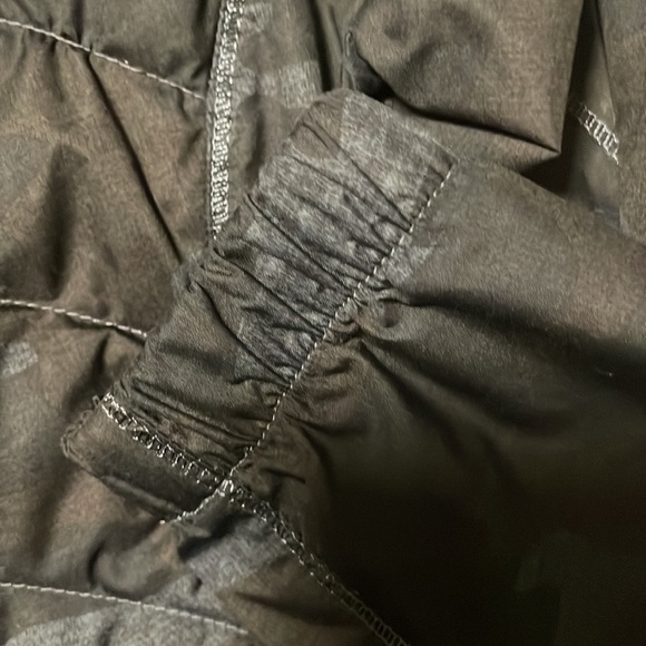 Lululemon blue camouflage lightweight down jacket - Picture 3 of 6